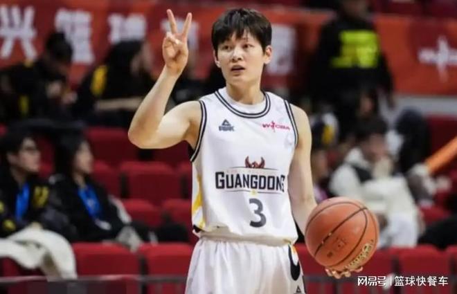 惨遭15分大逆转！女篮霸主加时3分惜败：杨力维空砍14分3板4助！
